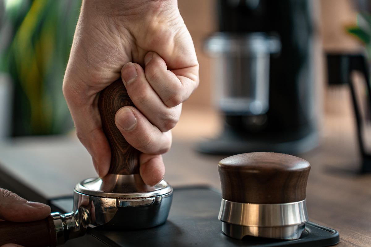 Technique de tassage - Comment améliorer ton tamping pour l'espresso